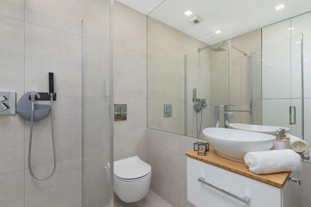 City Centre & Modern Quiet Apartment With Parking By Renters Prestige Krakau Exterior foto